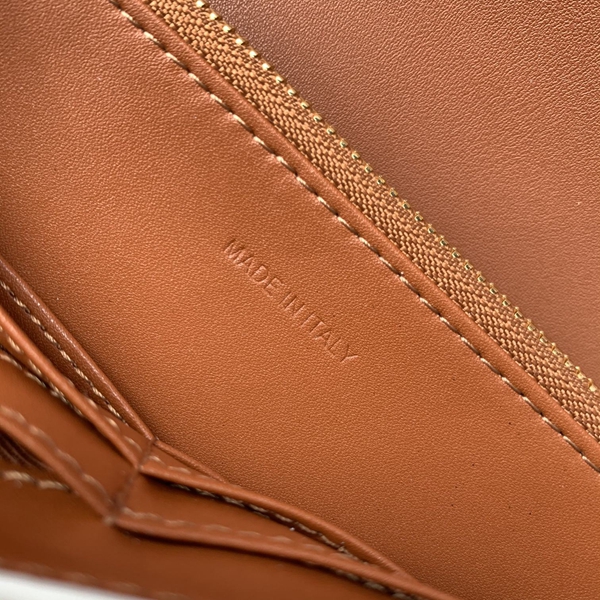 超激安ブランド財布偽物着用イメージ